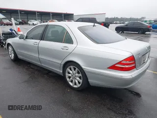 2002 Mercedes-Benz S-Class 5.0L with VIN WDBNG75J82A264932, listed as a IAAI auction lot 41388088 with 195,747 mi miles. Bid and sale history available at carsss.com. Image 3.
