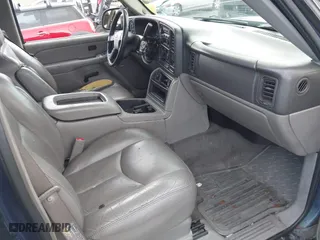 2006 Chevrolet Avalanche Z71 with VIN 3GNEK12Z36G131825, listed as a IAAI auction lot 41095431 with 349,879 mi miles. Bid and sale history available at carsss.com. Image 5.