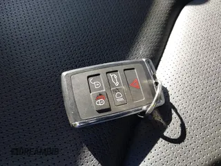 2024 Land Rover Defender S z VIN SALEJ7EU4R2244946, wystawiony jako IAAI lot #42096740 z przebiegiem 17 906 mil mil oraz . Historia ofert i sprzedaży dostępna na DreamBid. Obrazek 11.