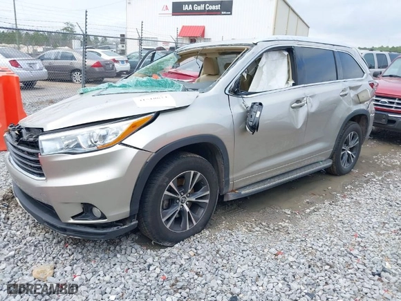 2016 Toyota Highlander XLE with VIN 5TDKKRFH5GS501560, listed as a IAAI auction lot 41510624 with 1 miles. Bid and sale history available at carsss.com. Image 2.