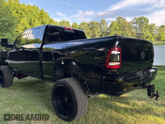 2024 Ram 2500 Laramie with VIN 3C6UR5FL9RG117209, listed as a Copart auction lot 64696495 with 47,038 mi miles and Clean title. Bid and sale history available at DreamBid. Image 3.