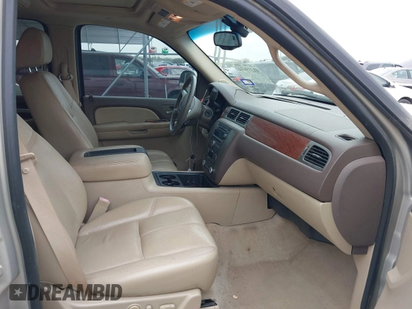2007 GMC Yukon XL SLT z VIN 1GKFC16097R280171, wystawiony jako IAAI lot #41319694 z przebiegiem 241 553 mil mil oraz . Historia ofert i sprzedaży dostępna na DreamBid. Obrazek 5.