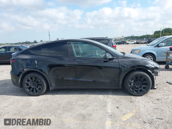 2024 Tesla Model Y Long Range z VIN 7SAYGDEE9RA293261, wystawiony jako IAAI lot #42118735 z przebiegiem 11 454 mil mil oraz . Historia ofert i sprzedaży dostępna na DreamBid. Obrazek 14.