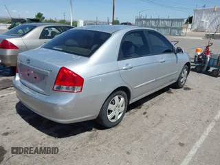 2009 Kia Spectra EX z VIN KNAFE221295647610, wystawiony jako IAAI lot #42358753 z przebiegiem 220 168 mil mil oraz . Historia ofert i sprzedaży dostępna na DreamBid. Obrazek 4.