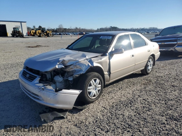 2000 Toyota Camry CE z VIN 4T1BG22K7YU738912, wystawiony jako Copart lot #88852845 z przebiegiem 122 569 mil mil oraz Szkoda całkowita • Salvage title. Historia ofert i sprzedaży dostępna na DreamBid. Obrazek 1.