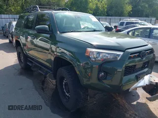 2021 Toyota 4Runner SR5 z VIN JTEBU5JR4M5957808, wystawiony jako IAAI lot #42591207 z przebiegiem 87 188 mil mil oraz . Historia ofert i sprzedaży dostępna na DreamBid. Obrazek 1.