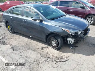 2019 Kia Forte LXS z VIN 3KPF24AD7KE106646, wystawiony jako IAAI lot #42224133 z przebiegiem 65 962 mil mil oraz . Historia ofert i sprzedaży dostępna na DreamBid. Obrazek 1.