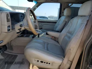 1999 Cadillac Escalade z VIN 1GYEK13R7XR402243, wystawiony jako Copart lot #43269935 z przebiegiem 231 465 mil mil oraz Czysty tytuł • Clean title. Historia ofert i sprzedaży dostępna na DreamBid. Obrazek 7.