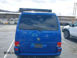 2002 Volkswagen EuroVan MV с VIN WV2NB47002H005993, выставлен на аукционе IAAI как лот 41568379 с пробегом 143 133 миль миль и . История ставок и продаж доступна на DreamBid. Изображение 16.
