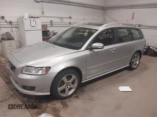 2011 Volvo V50 с VIN YV1672MW8B2597061, выставлен на аукционе IAAI как лот 42083823 с пробегом 164 818 миль миль и . История ставок и продаж доступна на DreamBid. Изображение 2.