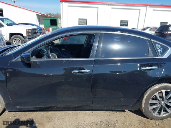 2017 Nissan Altima 2.5 SR with VIN 1N4AL3AP4HC293538, listed as a IAAI auction lot 41492018 with 199,200 mi miles. Bid and sale history available at carsss.com. Image 14.