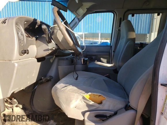 2008 Ford Econoline Passenger XL with VIN 1FBSS31L88DB04015, listed as a Copart auction lot 89138785 with 260,892 mi miles and Salvage Title. Bid and sale history available at DreamBid. Image 7.