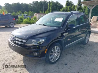 2012 Volkswagen Tiguan SE z VIN WVGAV7AX7CW535575, wystawiony jako IAAI lot #42351369 z przebiegiem 93 501 mil mil oraz . Historia ofert i sprzedaży dostępna na DreamBid. Obrazek 2.
