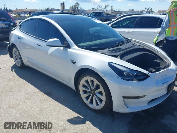 2023 Tesla Model 3 z VIN 5YJ3E1EA3PF451392, wystawiony jako IAAI lot #41668299 z przebiegiem 77 915 mil mil oraz . Historia ofert i sprzedaży dostępna na DreamBid. Obrazek 1.