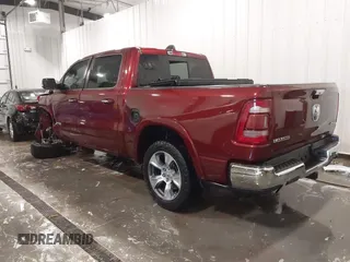 2020 Ram 1500 Laramie z VIN 1C6SRFJT5LN109384, wystawiony jako IAAI lot #42290125 z przebiegiem 73 629 mil mil oraz . Historia ofert i sprzedaży dostępna na DreamBid. Obrazek 3.