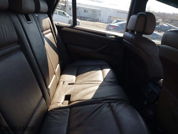 2009 BMW X5 30i with VIN 5UXFE435X9L267764, listed as a IAAI auction lot 41991996 with 131,921 mi miles. Bid and sale history available at carsss.com. Image 8.