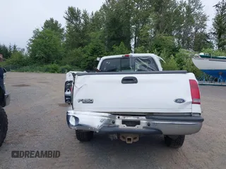 2004 Ford Super Duty F-250 XL with VIN 1FTNX21PX4EA25232, listed as a IAAI auction lot 39570173 with 246,165 mi miles. Bid and sale history available at carsss.com. Image 16.