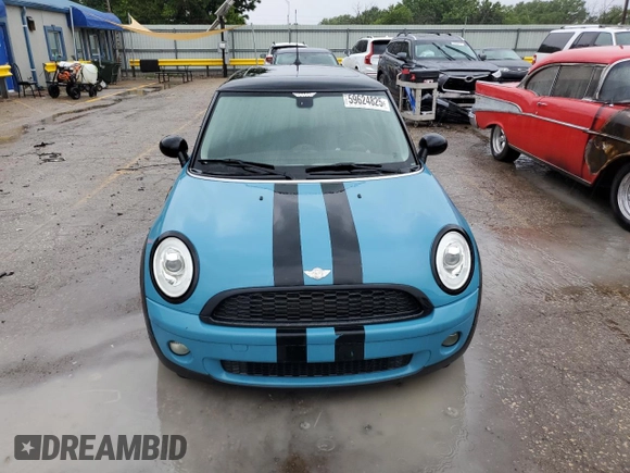 2009 MINI Hardtop z VIN WMWMF33539TT69470, wystawiony jako Copart lot #59624825 z przebiegiem 132 959 mil mil oraz Szkoda całkowita • Salvage title. Historia ofert i sprzedaży dostępna na DreamBid. Obrazek 5.