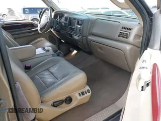 2003 Ford Excursion Limited z VIN 1FMNU42P83EC62184, wystawiony jako IAAI lot #41467896 z przebiegiem 258 965 mil mil oraz . Historia ofert i sprzedaży dostępna na DreamBid. Obrazek 5.