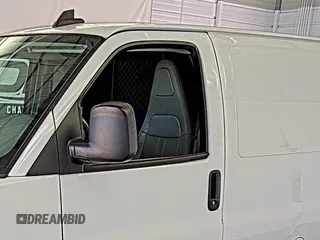 2020 Chevrolet Express Cargo z VIN 1GCWGAFG9L1253235, wystawiony jako IAAI lot #42580142 z przebiegiem 77 857 mil mil oraz . Historia ofert i sprzedaży dostępna na DreamBid. Obrazek 20.