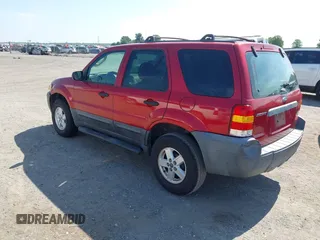 2006 Ford Escape XLS z VIN 1FMYU02Z96KA47068, wystawiony jako IAAI lot #42588037 z przebiegiem 139 581 mil mil oraz . Historia ofert i sprzedaży dostępna na DreamBid. Obrazek 3.