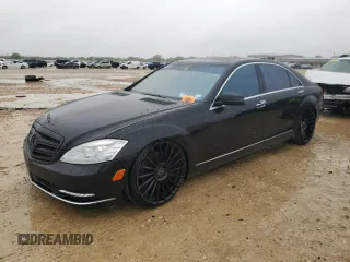 2013 Mercedes-Benz S 550 z VIN WDDNG7DB1DA514399, wystawiony jako Copart lot #50995095 z przebiegiem 69 812 mil mil oraz Czysty tytuł • Clean title. Historia ofert i sprzedaży dostępna na DreamBid. Obrazek 1.