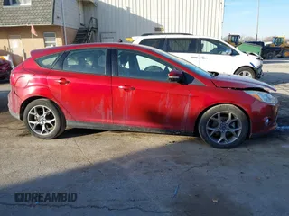2014 Ford Focus SE z VIN 1FADP3K26EL422900, wystawiony jako IAAI lot #41553993 z przebiegiem 98 013 mil mil oraz . Historia ofert i sprzedaży dostępna na DreamBid. Obrazek 14.