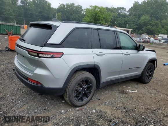 2024 Jeep Grand Cherokee Altitude with VIN 1C4RJHAG2RC108680, listed as a Copart auction lot 62845525 with 31,633 mi miles and Clean title. Bid and sale history available at DreamBid. Image 3.