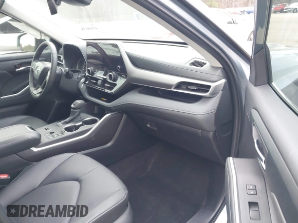 2024 Toyota Highlander LE z VIN 5TDKDRAH2RS542863, wystawiony jako IAAI lot #41466780 z przebiegiem 6 558 mil mil oraz . Historia ofert i sprzedaży dostępna na DreamBid. Obrazek 5.