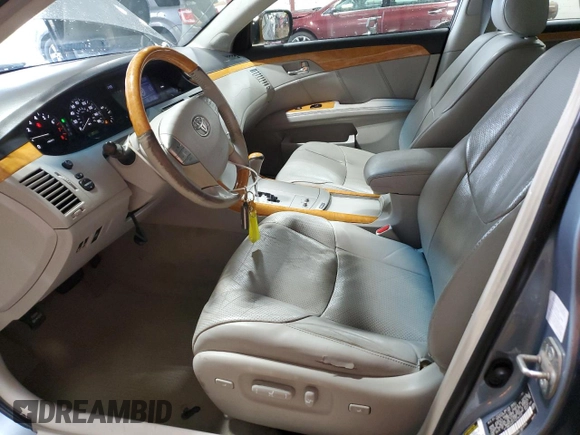 2007 Toyota Avalon XL z VIN 4T1BK36B77U218125, wystawiony jako Copart lot #56042525 z przebiegiem 197 123 mil mil oraz Szkoda całkowita • Salvage title. Historia ofert i sprzedaży dostępna na DreamBid. Obrazek 7.