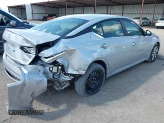 2024 Nissan Altima 2.5 S with VIN 1N4BL4BV7RN342924, listed as a IAAI auction lot 40390882 with 5,186 mi miles. Bid and sale history available at carsss.com. Image 4.