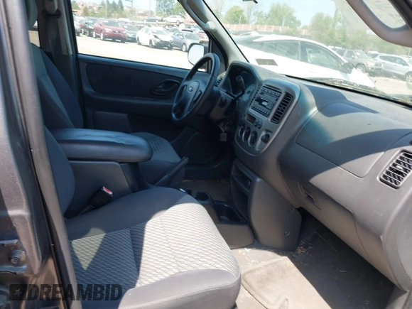 2004 Ford Escape XLT z VIN 1FMCU93134KB07995, wystawiony jako IAAI lot #42092979 z przebiegiem 166 074 mil mil oraz . Historia ofert i sprzedaży dostępna na DreamBid. Obrazek 5.
