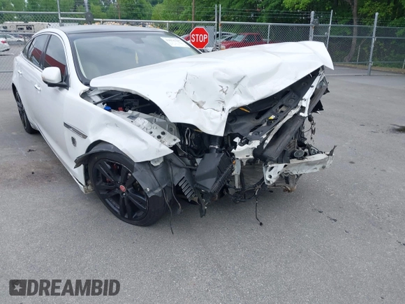 2016 Jaguar XJ Portfolio with VIN SAJWJ2GD8G8W00063, listed as a IAAI auction lot 42076707 with Not provided miles and . Bid and sale history available at DreamBid. Image 6.