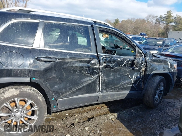2019 Jeep Cherokee Altitude with VIN 1C4PJMLB0KD319703, listed as a IAAI auction lot 41524781 with 181,625 mi miles and . Bid and sale history available at DreamBid. Image 6.