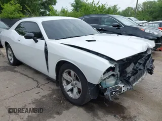 2013 Dodge Challenger SXT z VIN 2C3CDYAG9DH581452, wystawiony jako IAAI lot #42171945 z przebiegiem 155 824 mil mil oraz . Historia ofert i sprzedaży dostępna na DreamBid. Obrazek 1.