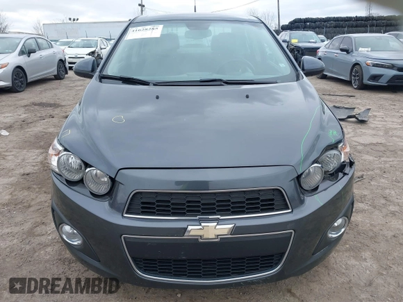 2012 Chevrolet Sonic LT z VIN 1G1JC5SH0C4173373, wystawiony jako IAAI lot #41628285 z przebiegiem 113 561 mil mil oraz . Historia ofert i sprzedaży dostępna na DreamBid. Obrazek 12.