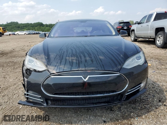 2014 Tesla Model S 60 with VIN 5YJSA1H11EFP36611, listed as a Copart auction lot 59544085 with 97,214 mi miles and Salvage title. Bid and sale history available at DreamBid. Image 5.