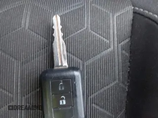 2021 Mitsubishi Outlander ES z VIN JA4APUAUXMU032696, wystawiony jako IAAI lot #41250380 z przebiegiem 74 959 mil mil oraz . Historia ofert i sprzedaży dostępna na DreamBid. Obrazek 11.