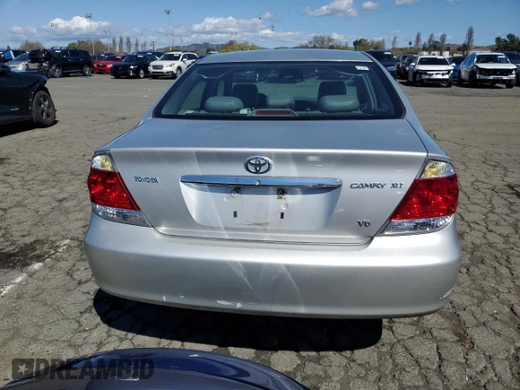 2006 Toyota Camry LE z VIN 4T1BF30KX6U630387, wystawiony jako Copart lot #49624755 z przebiegiem 232 568 mil mil oraz Szkoda całkowita • Salvage title. Historia ofert i sprzedaży dostępna na DreamBid. Obrazek 6.