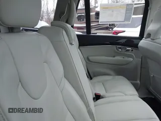 2016 Volvo XC90 T6 Momentum with VIN YV4A22PK5G1061802, listed as a IAAI auction lot 38577183 with 109,291 mi miles. Bid and sale history available at carsss.com. Image 8.