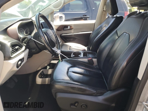 2017 Chrysler Pacifica Touring L with VIN 2C4RC1BG1HR539758, listed as a Copart auction lot 53117135 with 130,628 mi miles and Clean Title. Bid and sale history available at DreamBid. Image 7.