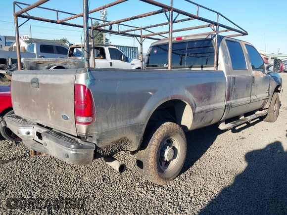 2003 Ford F-350 XL z VIN 1FTSW31P93ED31381, wystawiony jako IAAI lot #41388758 z przebiegiem 182 160 mil mil oraz . Historia ofert i sprzedaży dostępna na DreamBid. Obrazek 4.