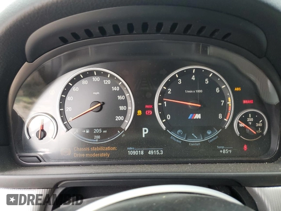 2016 BMW M5 z VIN WBSFV9C56GD595441, wystawiony jako Copart lot #59880955 z przebiegiem 109 018 mil mil oraz Szkoda całkowita • Salvage title. Historia ofert i sprzedaży dostępna na DreamBid. Obrazek 9.