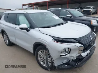 2024 Mitsubishi Outlander ES z VIN JA4J3UA86RZ007013, wystawiony jako IAAI lot #41643993 z przebiegiem 106 572 mil mil oraz . Historia ofert i sprzedaży dostępna na DreamBid. Obrazek 1.