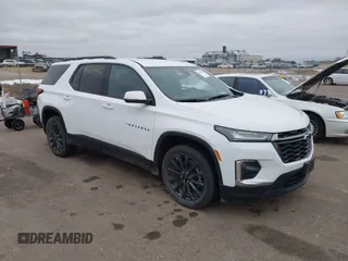 2023 Chevrolet Traverse RS z VIN 1GNEVJKW4PJ178164, wystawiony jako IAAI lot #41229426 z przebiegiem 26 057 mil mil oraz . Historia ofert i sprzedaży dostępna na DreamBid. Obrazek 1.