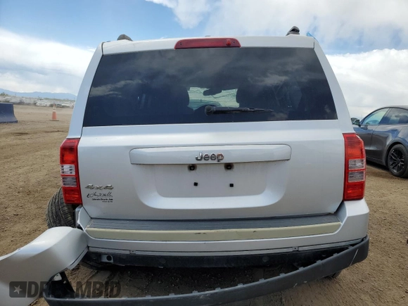 2013 Jeep Patriot Latitude z VIN 1C4NJRFB6DD192250, wystawiony jako Copart lot #54366235 z przebiegiem 111 817 mil mil oraz Szkoda całkowita • Salvage title. Historia ofert i sprzedaży dostępna na DreamBid. Obrazek 6.