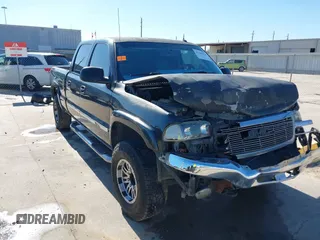 2003 GMC Sierra 1500HD SLE z VIN 1GTGC13U53F203980, wystawiony jako IAAI lot #41206524 z przebiegiem 309 414 mil mil oraz . Historia ofert i sprzedaży dostępna na DreamBid. Obrazek 1.
