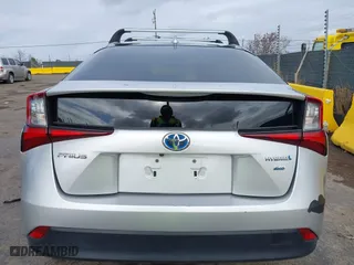 2019 Toyota Prius L Eco with VIN JTDKARFUXK3085578, listed as a IAAI auction lot 41073531 with 104,445 mi miles. Bid and sale history available at carsss.com. Image 17.