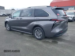 2024 Toyota Sienna LE with VIN 5TDKSKFC6RS140774, listed as a IAAI auction lot 41991677 with 5,433 mi miles. Bid and sale history available at carsss.com. Image 3.