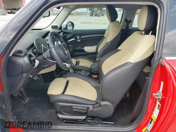 2023 MINI Hardtop Cooper SE z VIN WMW13DJ04P2T31287, wystawiony jako Copart lot #59362305 z przebiegiem 25 221 mil mil oraz Szkoda całkowita • Salvage title. Historia ofert i sprzedaży dostępna na DreamBid. Obrazek 7.